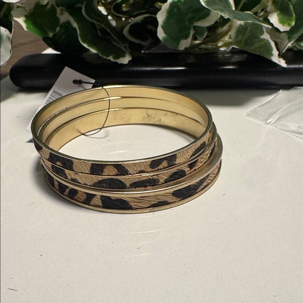 Chico’s Leopard Print Gold Tone Bangle Bracelet Set. (BR222) - Picture 5 of 8
